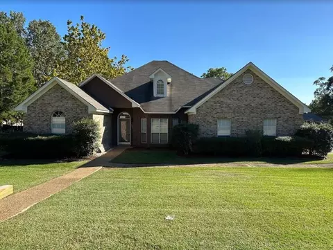 2206 Pinehaven Dr, Flowood, MS 39232