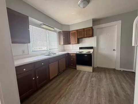 114 E 9th St, Muncie, IN 47302