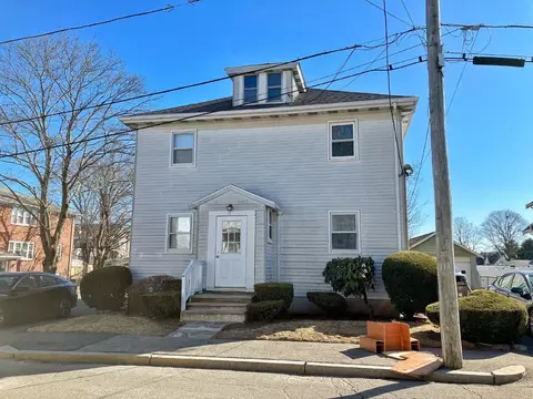 15 1st St #2, Quincy, MA 02169