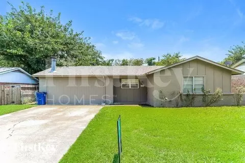 220 NE Moody St, Burleson, TX 76028