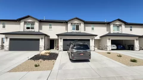 668 E Fiddlers Cove Dr #26, Cedar City, UT 84721