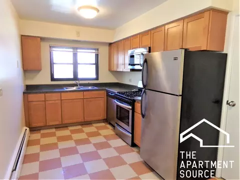 1644 W Sherwin Ave #2C, Chicago, IL 60626