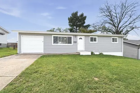 1230 Acredale Dr, Florissant, MO 63033