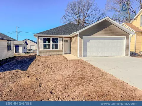 308 S Pearl St, Carterville, MO 64835