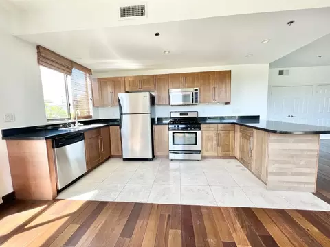 8813 Burton Way #308, Los Angeles, CA 90048