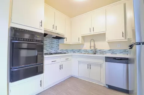 12015 Kling St #202, Los Angeles, CA 91607