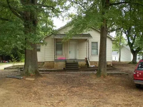 909 Skyland St, Kannapolis, NC 28083