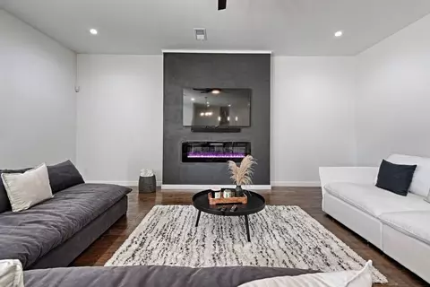 life ave, Dallas, TX 75212