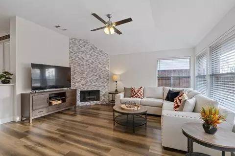 hilldale dr, Lewisville, TX 75067