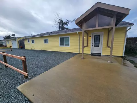 633 Calaveras St, Crescent City, CA 95531