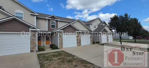 260 Pointe Ln, Raymore, MO 64083
