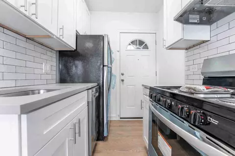 518 W Cornelia Ave #215, Chicago, IL 60657