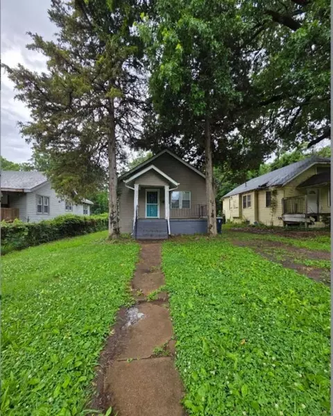 4237 E 62nd St, Kansas City, MO 64130