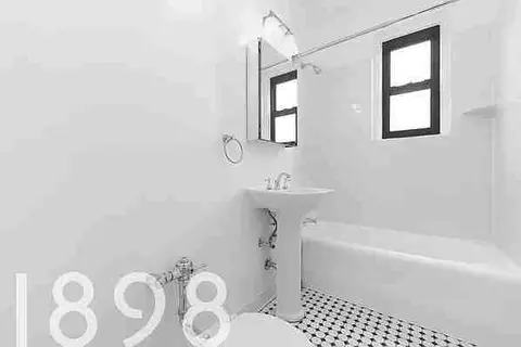 43-08 40th St #6H, New York, NY 11104