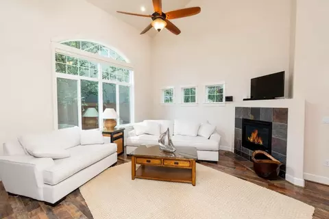 1076 NE Parkview Ct #NA, Bend, OR 97701