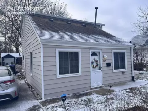 704 Virginia Pl, Ypsilanti, MI 48198