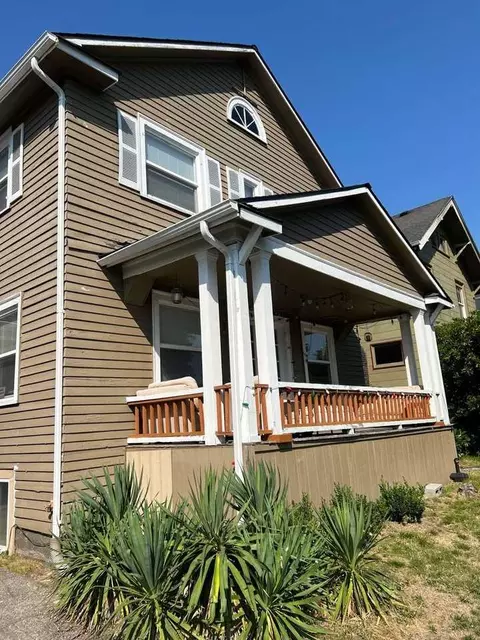 4717 18th Ave NE, Seattle, WA 98105
