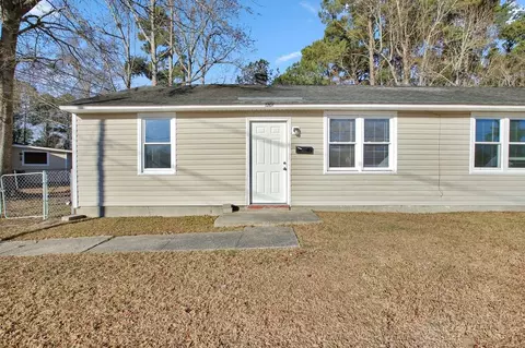 1201 Davis St, Jacksonville, NC 28540