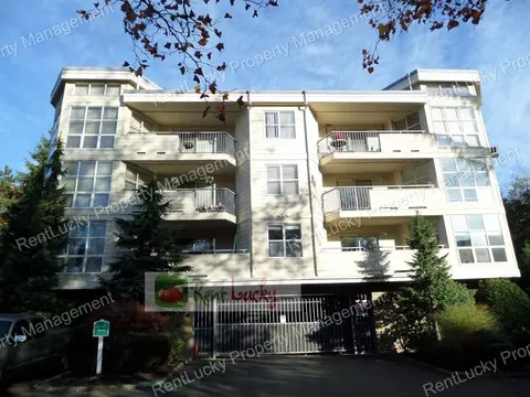 424 102nd Ave SE #202, Bellevue, WA 98004
