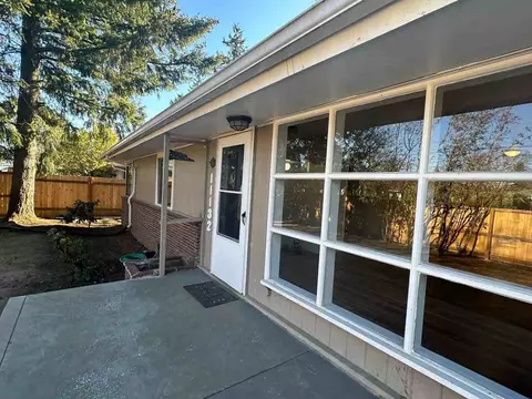 11132 E Burnside St, Portland, OR 97216