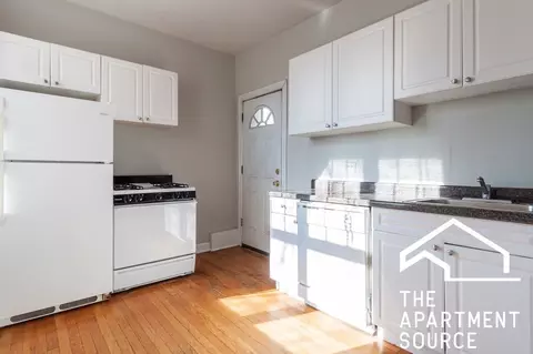 w barry ave, Chicago, IL 60657