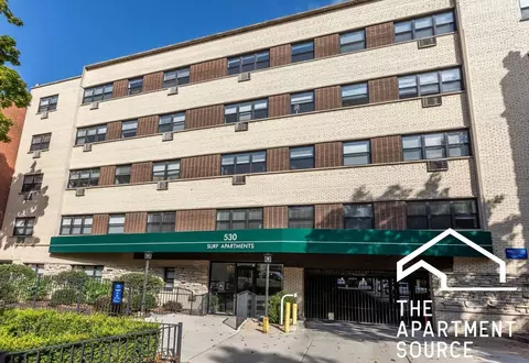 530 W Surf St #409, Chicago, IL 60657