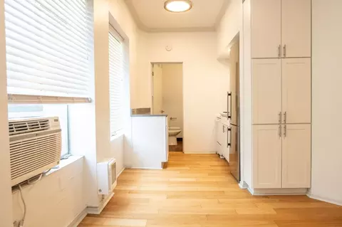 1117 SW Alder St #406, Portland, OR 97205