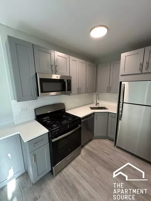 373 Hazel Ave #C2, Glencoe, IL 60022