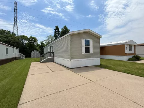 831 N Pontiac Trl #7, Walled Lake, MI 48390