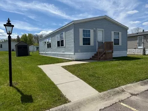 15588 Pine Ridge Dr #92, Linden, MI 48451