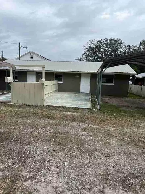 4410 Plum St, Zephyrhills, FL 33542