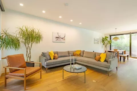frost st, New York, NY 11211