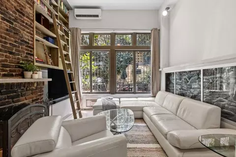 charles ln, New York, NY 10014