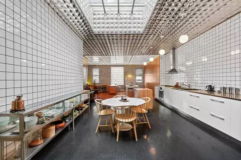 frost st, New York, NY 11211