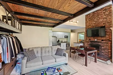 charles ln, New York, NY 10014