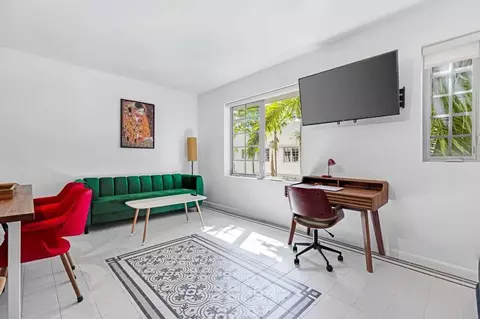 21 St #1054096P, Miami Beach, FL 33139