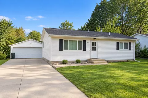 1417 Starview Dr, Cedar Falls, IA 50613