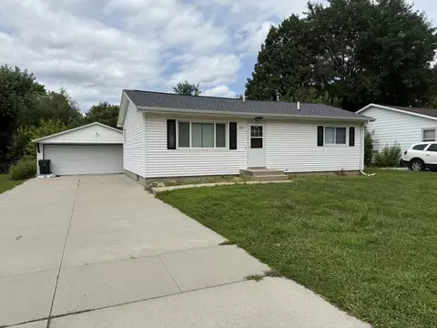 1417 Starview Dr, Cedar Falls, IA 50613
