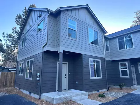 823 SE 5th St #3, Bend, OR 97702