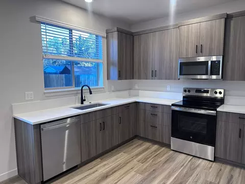 823 SE 5th St #3, Bend, OR 97702
