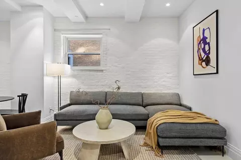 w 27th st, New York, NY 10001