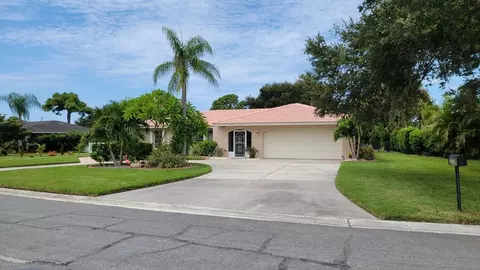 425 E Rossetti Dr, Nokomis, FL 34275