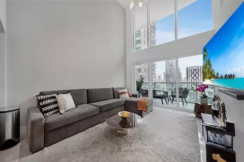 se 5th st, Miami, FL 33131