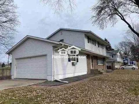1037 Cottage Pl, Arden Hills, MN 55126