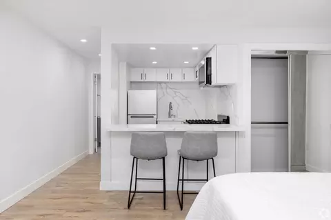 2405 Roscomare Rd #11, Los Angeles, CA 90077