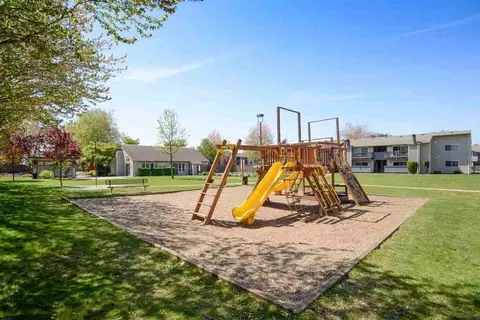 1615 W Smith St, Kent, WA 98032