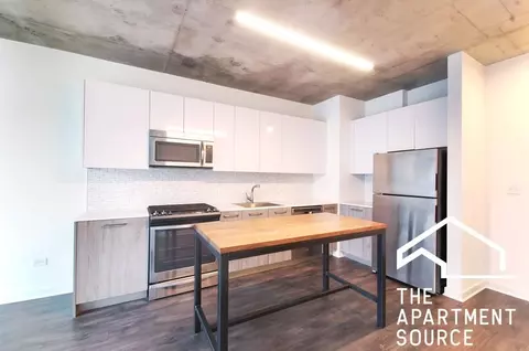 1714 W Roscoe St #207, Chicago, IL 60657