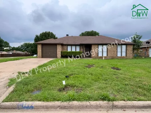 112 Mesa Dr, Glenn Heights, TX 75154