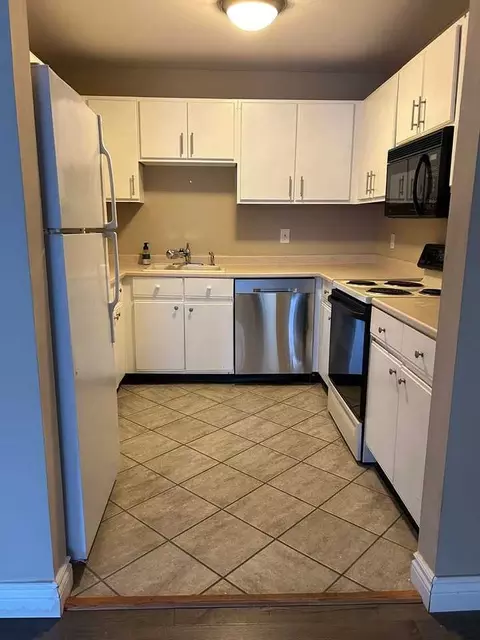 230 Gorham St, Lowell, MA 01852