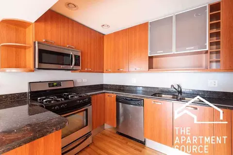 6954 N Greenview Ave #504, Chicago, IL 60626